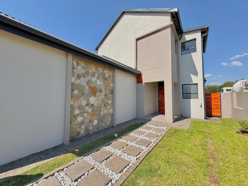 To Let 4 Bedroom Property for Rent in Hartbeespoort Rural North West